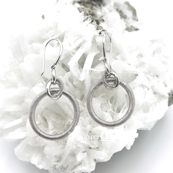 NWT Judith Ripka Eternity Interlocking Knot Hoop Earrings - Picture 5 of 11